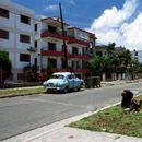 (2001-05) Kuba 06018 - Havanna - Juengere Wohnhaeuser etwas ausserhalb des Zentrums