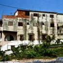 (2001-05) Kuba 22027 - Havanna - Wohnhaeuser entlang der Strasse