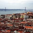(2001-07) Lissabon 0212 - Blick vom Miradouro de Santa Luzia zur Haengebruecke