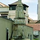 (2001-07) Lissabon 0414 - Daecher mit dem typischen konischen Kamin