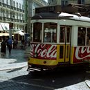 (2001-07) Lissabon 1015 - Eine 28 vor dem Café A Brasileira