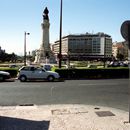 (2001-07) Lissabon 1044 - Warten auf den Shuttlebus am Praça Marquês de Pombal