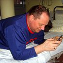 (2010-01) 0484 Pierre im Krankenhaus mit Loch im Auge