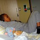 (2010-01) 0493 Pierre im Krankenhaus mit Loch im Auge