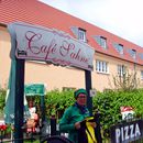 (2014-08) DM 28343 - Ruegen - Hexe im beruehmten Cafe Sahne