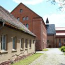 (2017-08) HK Kloster Helfta 703 - Alte LPG-Reste und neues Kloster