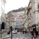 (2023-03) Lissabon 1334 - Das Castelo de São Jorge von der Rua da Betesga